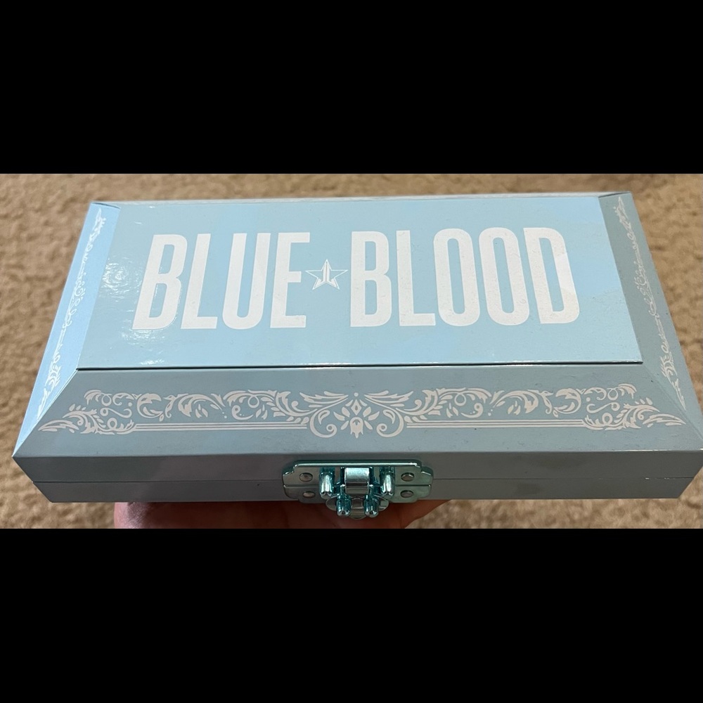 Jeffree Star Blue Blood eyeshadow palette
